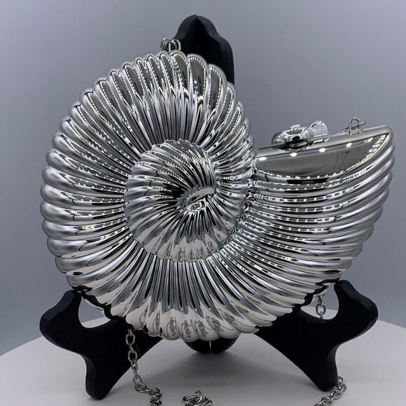 New, no tags, mirror finish silver colour hard clam shell, clutch, purse - Picture 4 of 15